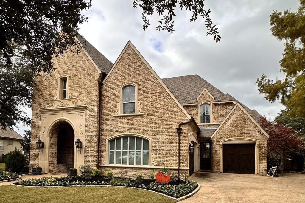 Learn more about Emergency roof repairs and roof tarping to mitigate water damage when a strong storm may pass through Rockwall and Heath Texas. Roof Systems Pro offers some tips to help you keep your home and roof safe in emergencies. Make sure to contact Roof Systems Pro to help you with all your roofing needs, Rockwall's trusted roofing partner.   