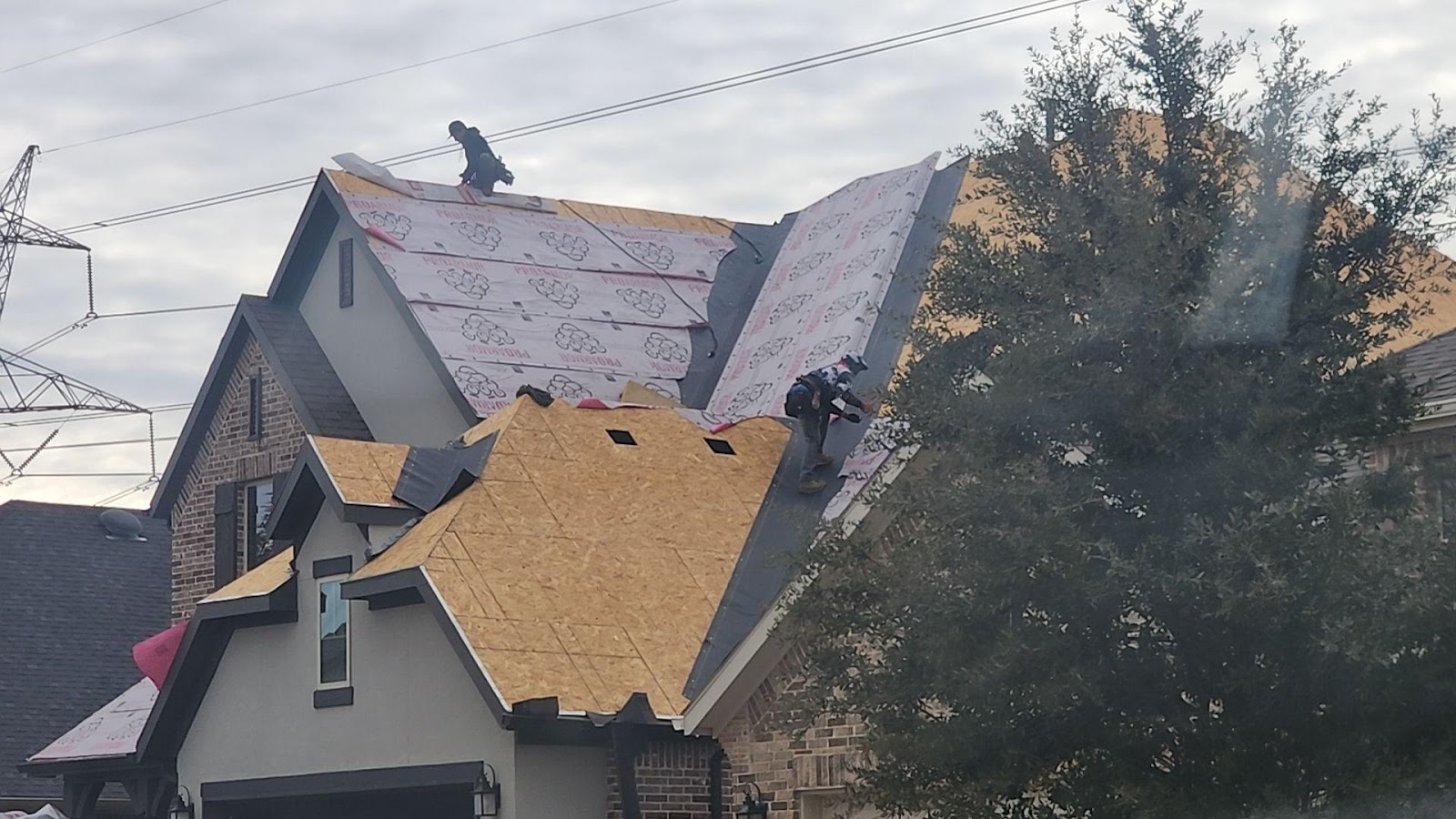 Learn more about Emergency roof repairs and roof tarping to mitigate water damage when a strong storm may pass through Rockwall and Heath Texas. Roof Systems Pro offers some tips to help you keep your home and roof safe in emergencies. Make sure to contact Roof Systems Pro to help you with all your roofing needs, Rockwall's trusted roofing partner.